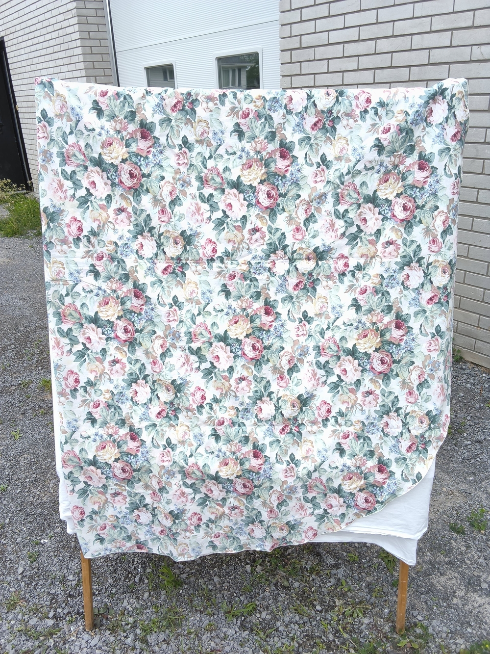 Vintage 90s Shabby Chic Cabbage Rose Tablecloth - 60" x 80"